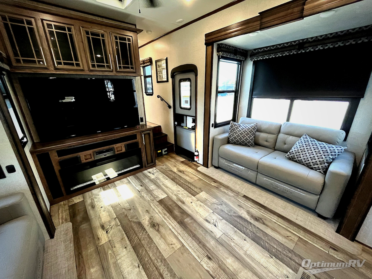 2021 KZ Durango Gold G391RKQ Photo 6