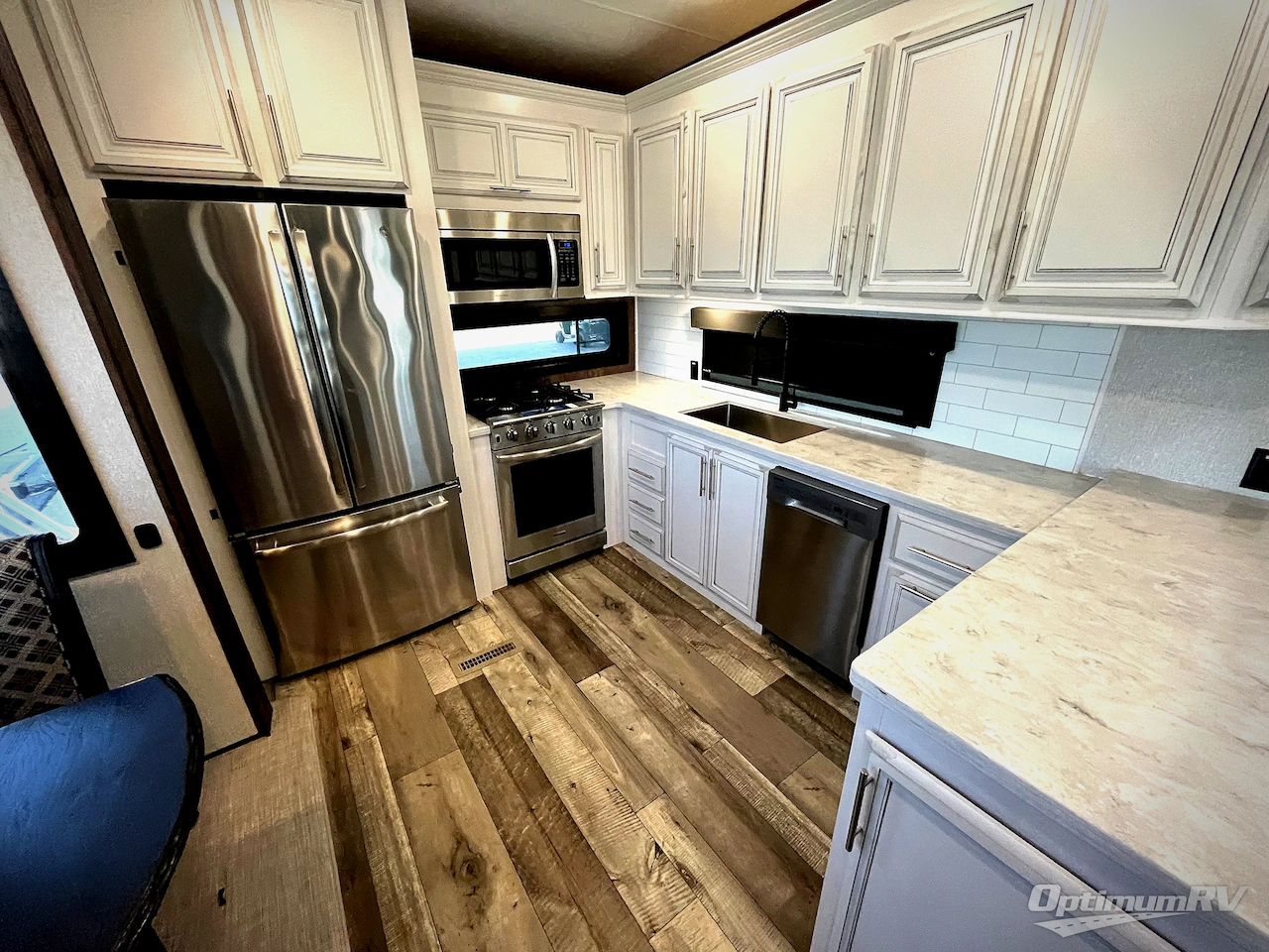 2021 KZ Durango Gold G391RKQ Photo 8