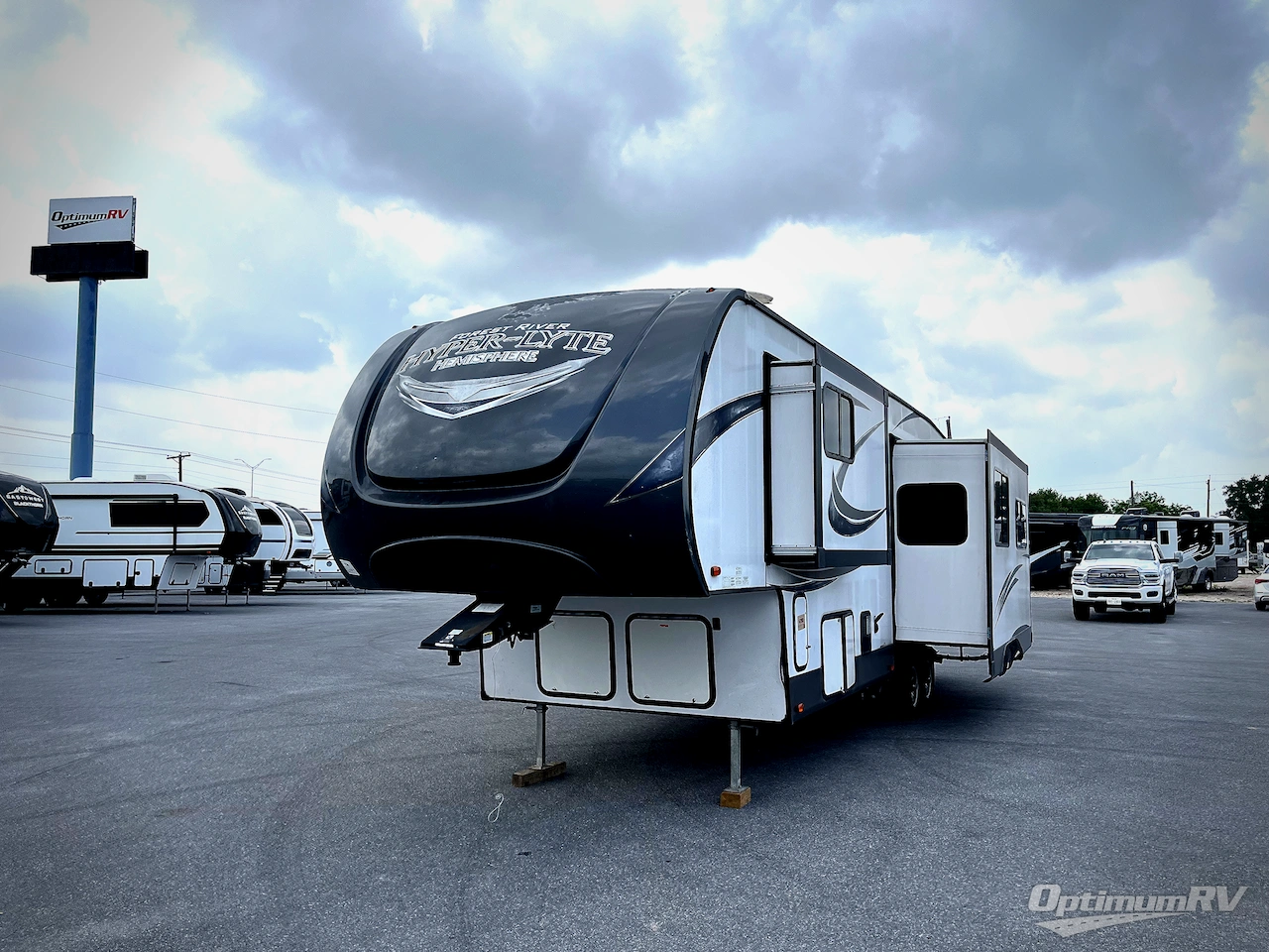 2019 Forest River Salem Hemisphere Hyper-Lyte 29RLSHL Photo 2
