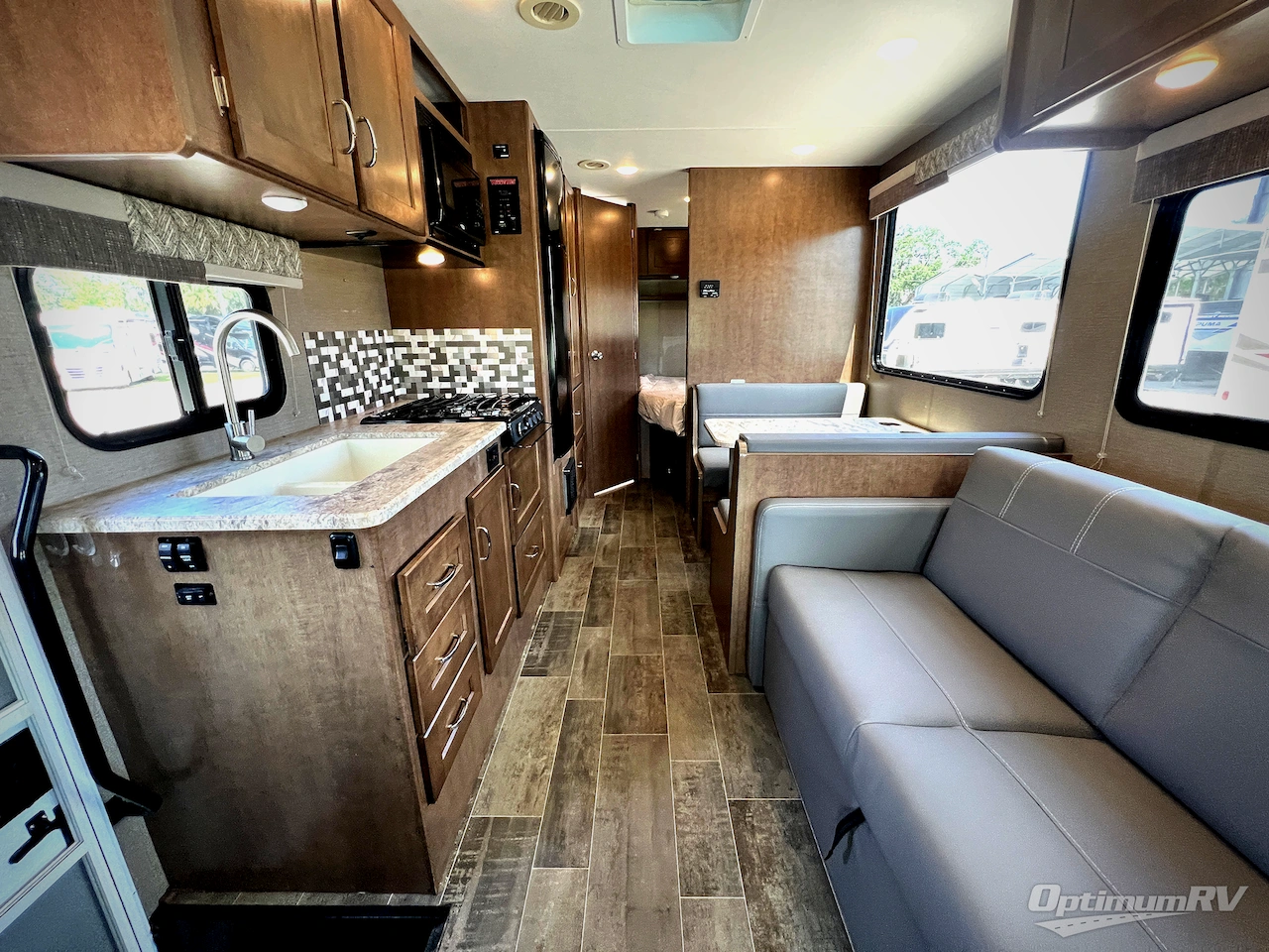 2019 Winnebago Outlook 25J Photo 4
