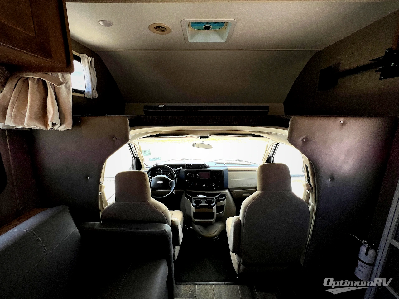 2019 Winnebago Outlook 25J Photo 6
