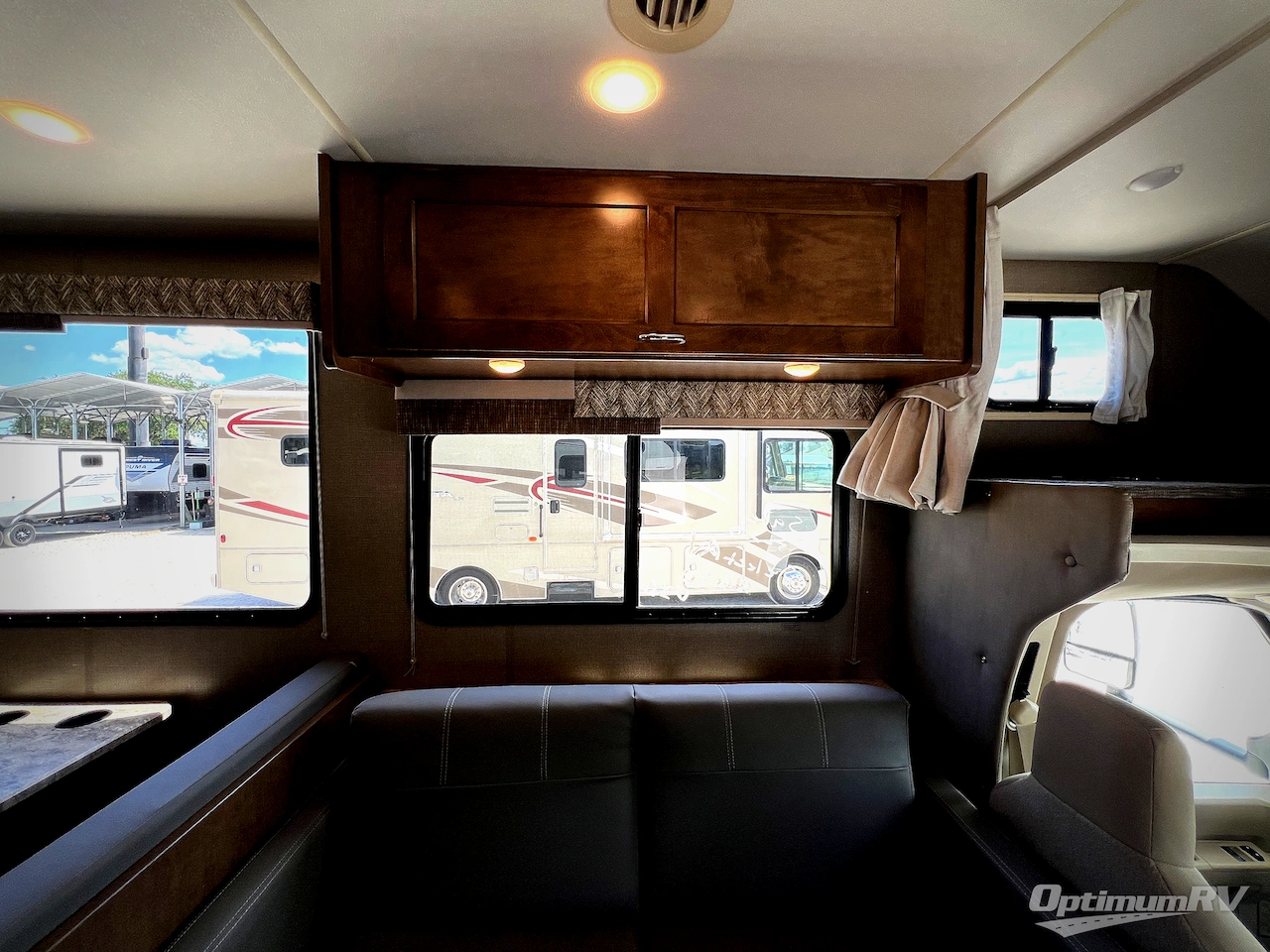 2019 Winnebago Outlook 25J Photo 9