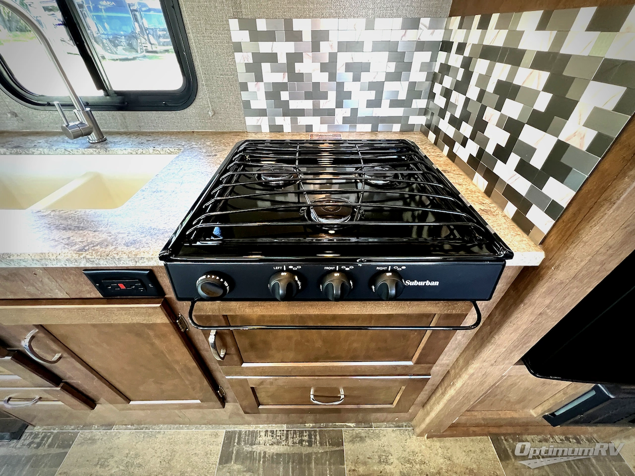 2019 Winnebago Outlook 25J Photo 13