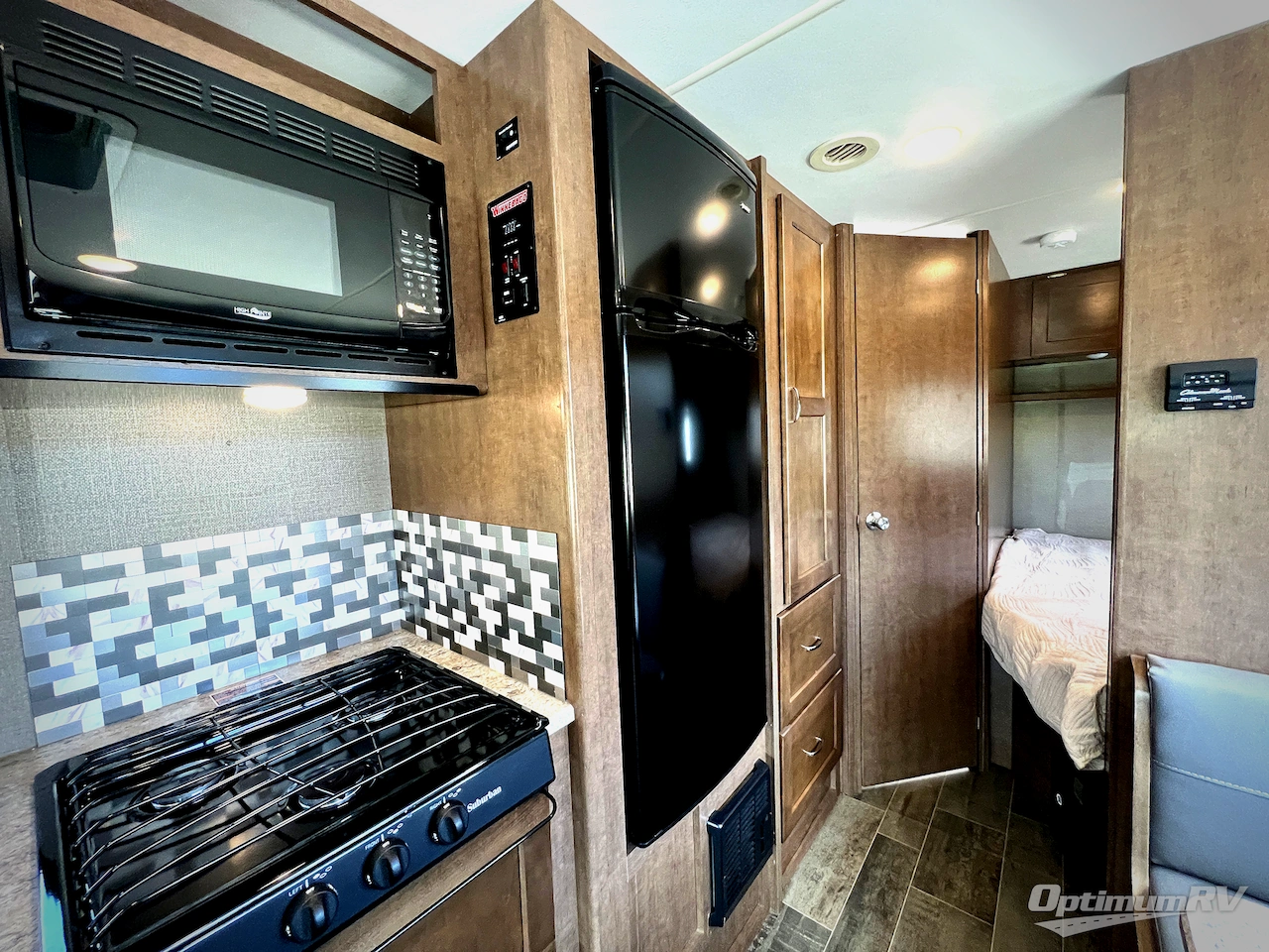 2019 Winnebago Outlook 25J Photo 15