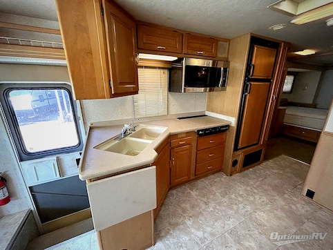 2003 National RV Dolphin 5342 RV Photo 4