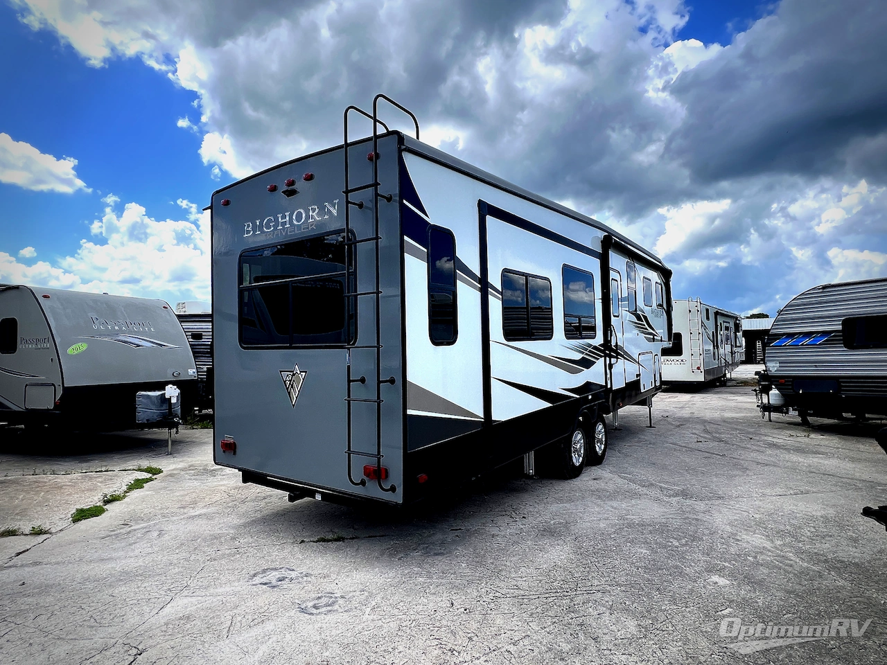 2021 Heartland Bighorn Traveler 32RS Photo 2