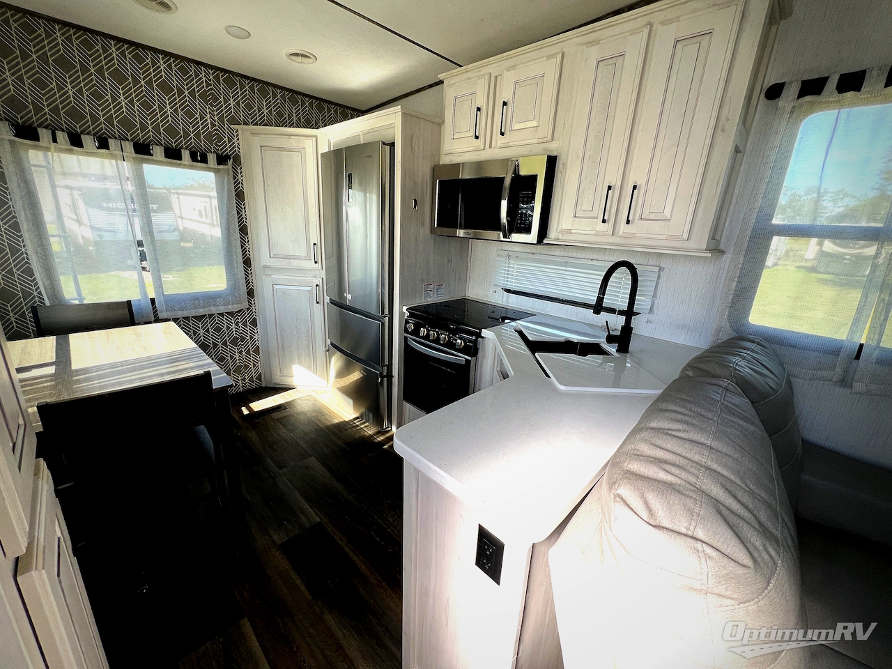 2021 Heartland Bighorn Traveler 33RKS Photo 8