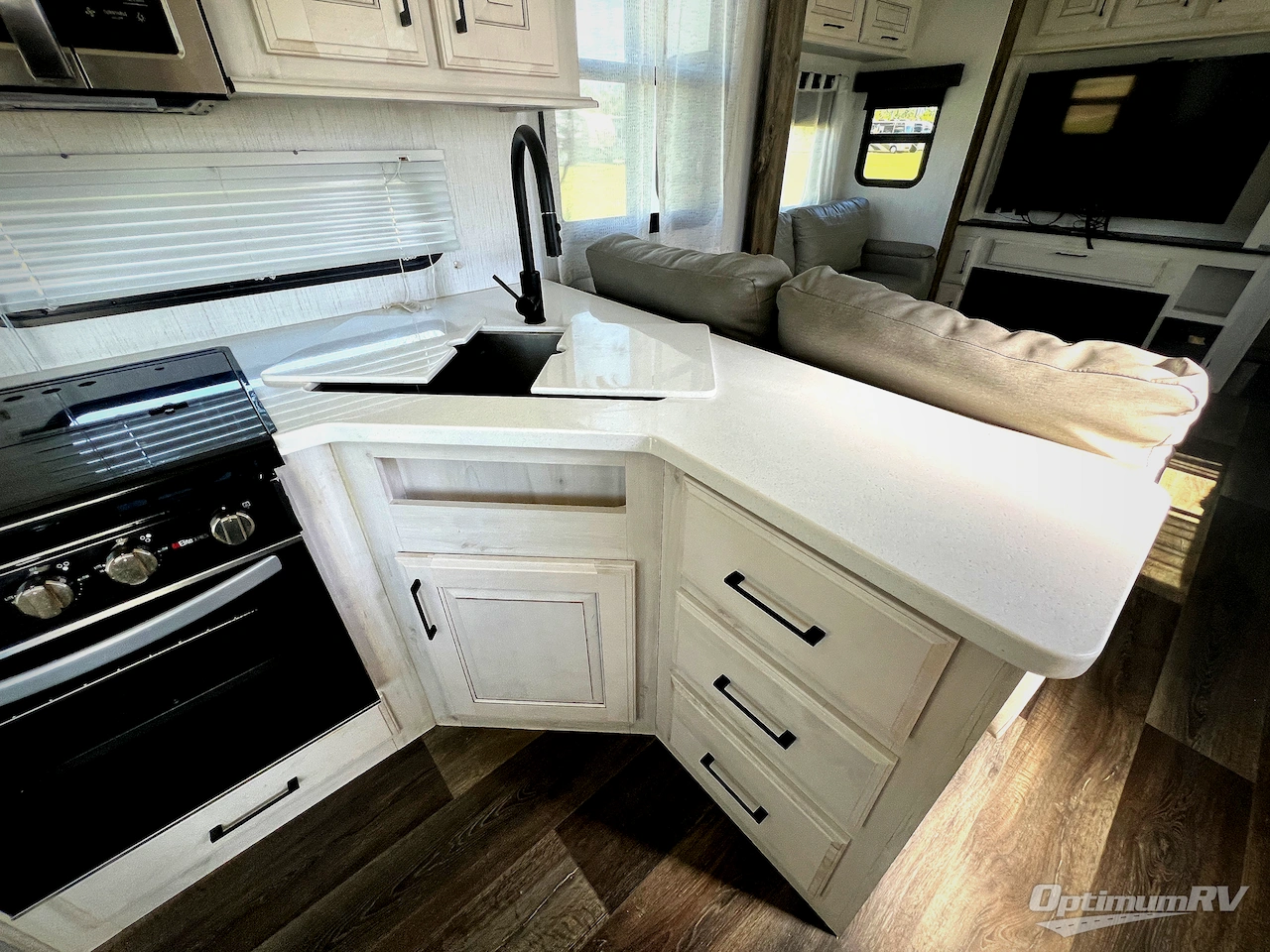 2021 Heartland Bighorn Traveler 33RKS Photo 10