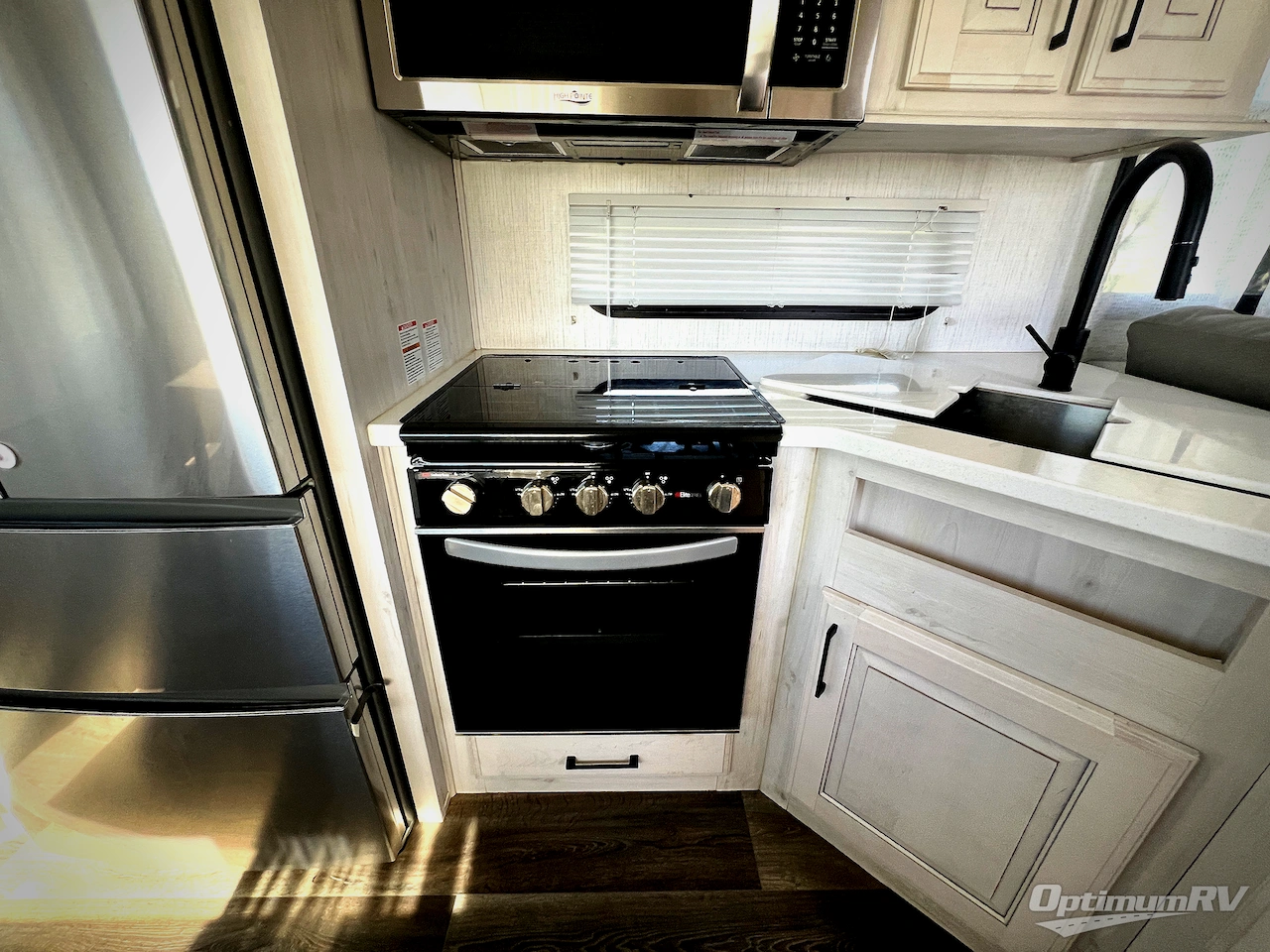 2021 Heartland Bighorn Traveler 33RKS Photo 11