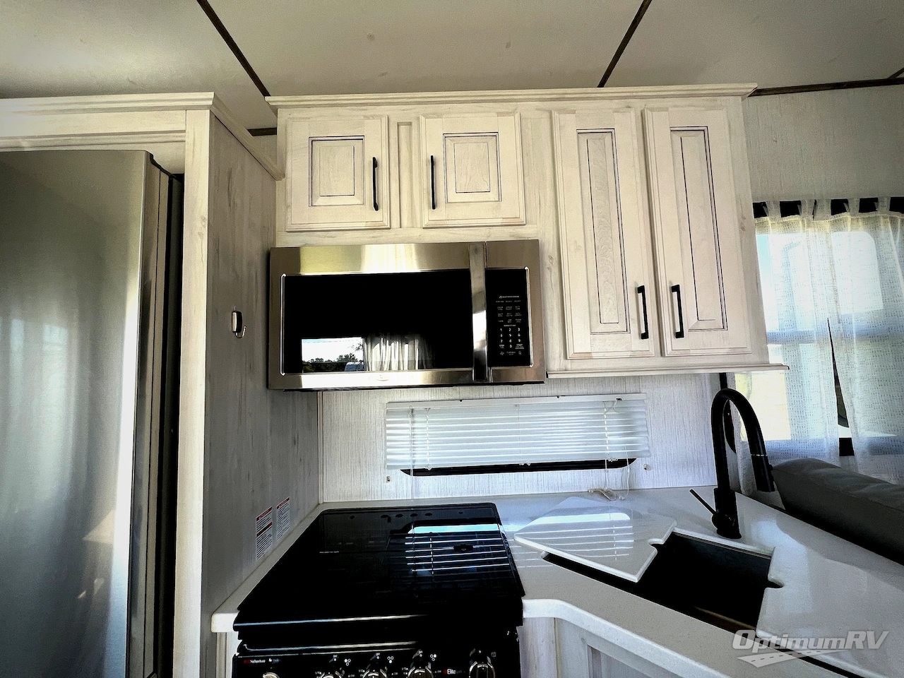 2021 Heartland Bighorn Traveler 33RKS Photo 12