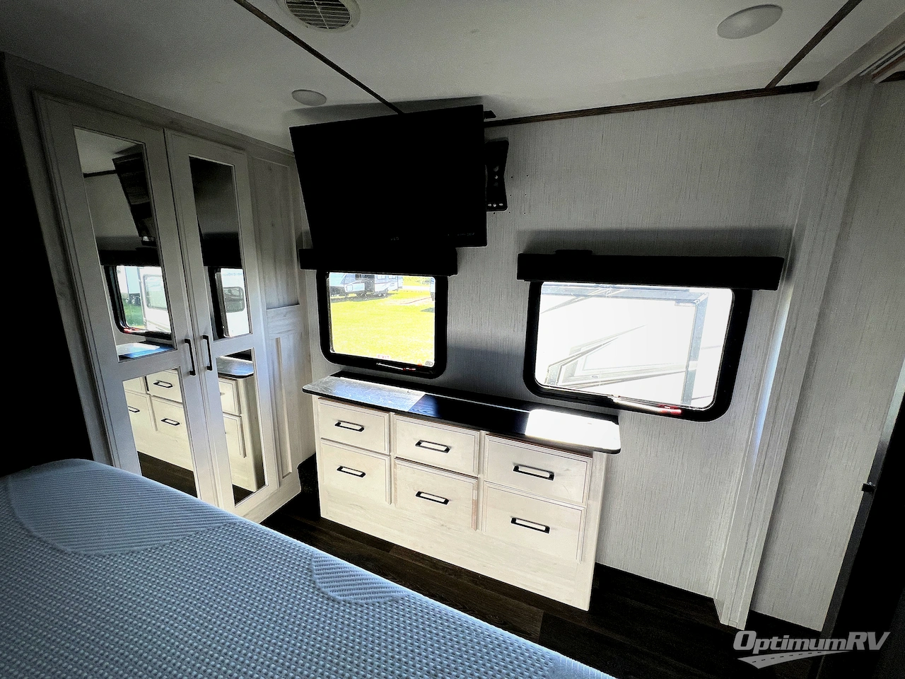 2021 Heartland Bighorn Traveler 33RKS Photo 16