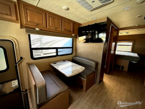 2019 Thor Windsport 29M RV Photo 2