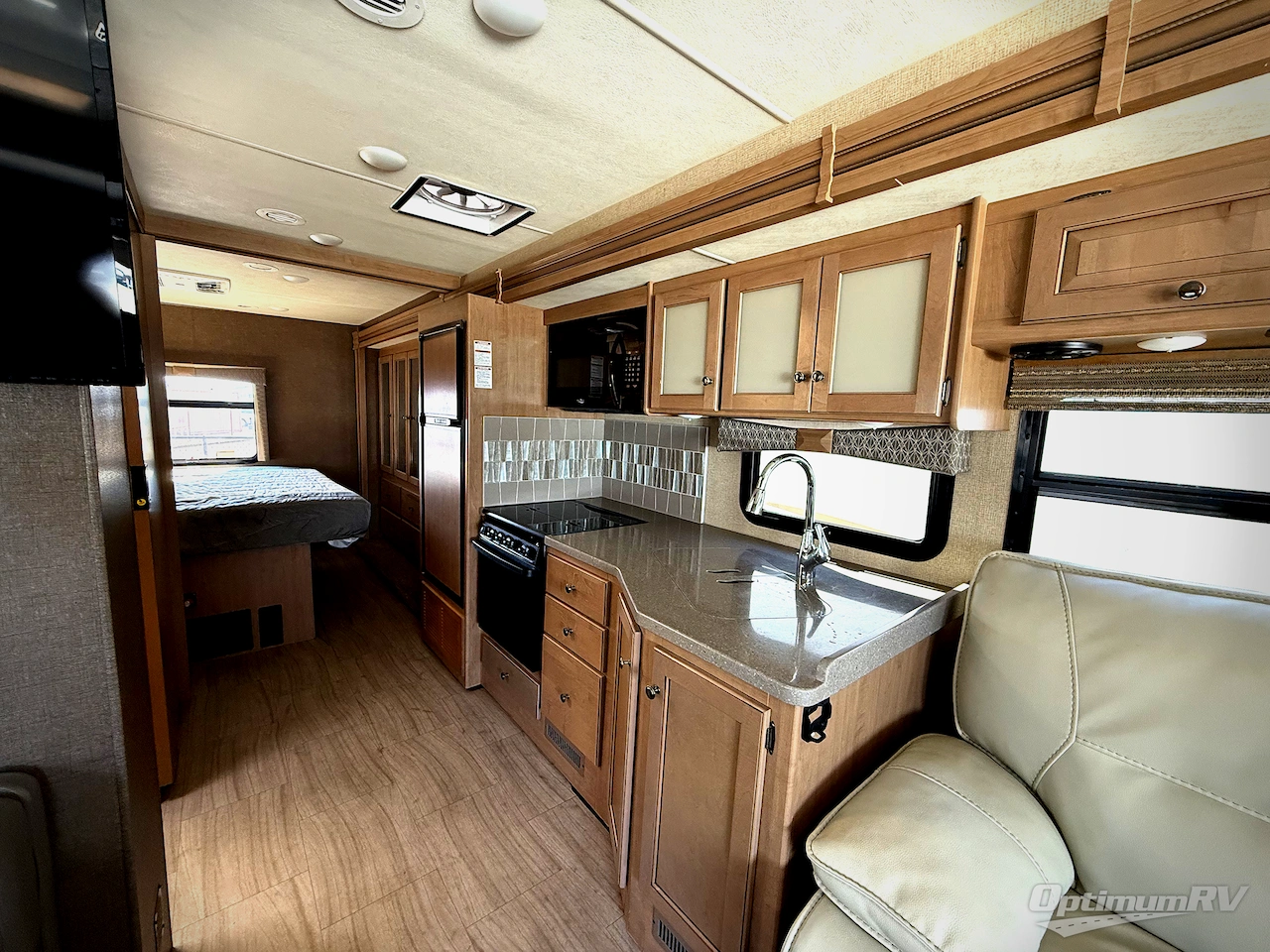 2019 Thor Windsport 29M Photo 8