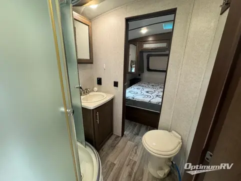 2019 Keystone Cougar Half-Ton Series 27RES RV Photo 4