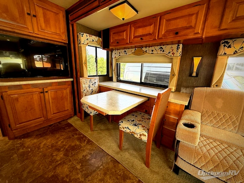 2013 Tiffin Allegro 32 CA RV Photo 2