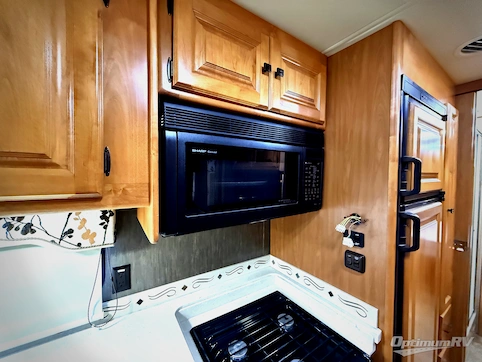 2013 Tiffin Allegro 32 CA RV Photo 3