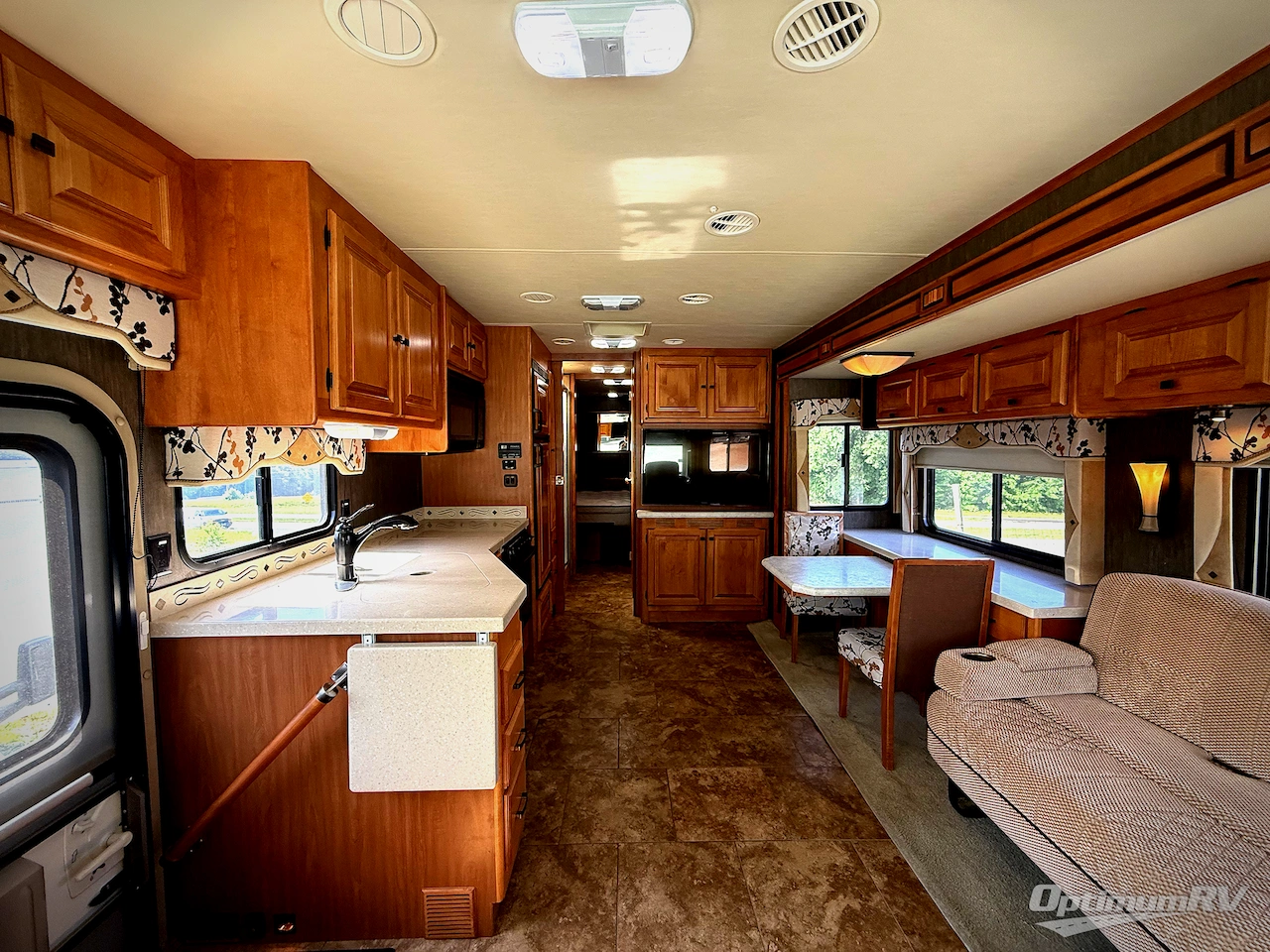2013 Tiffin Allegro 32 CA Photo 4