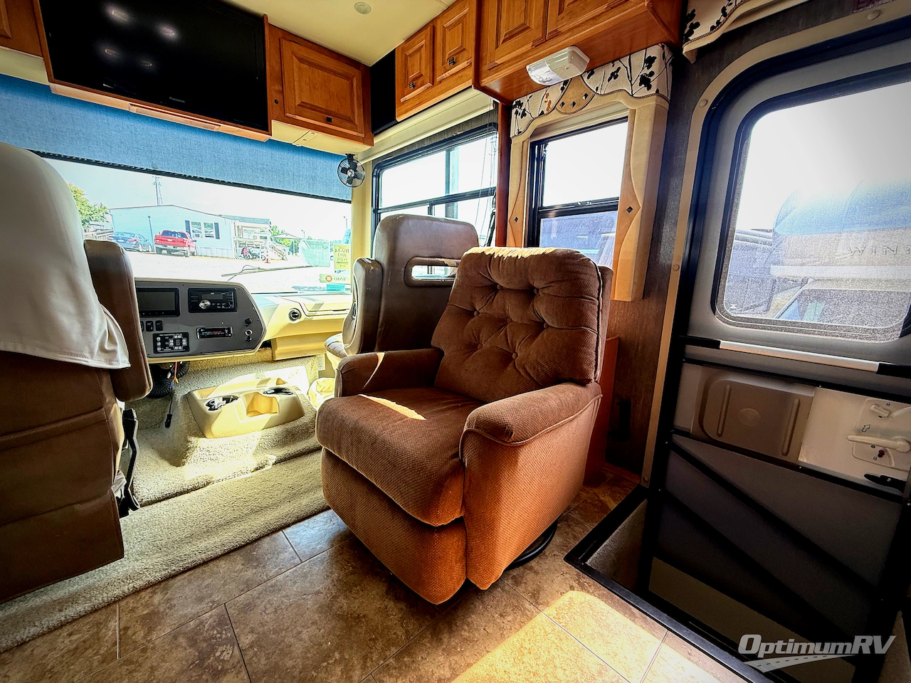 2013 Tiffin Allegro 32 CA Photo 8