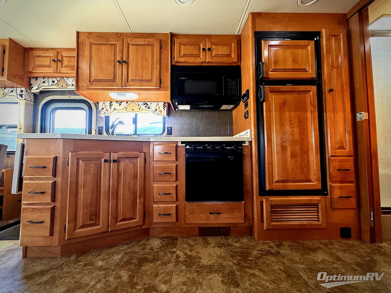 2013 Tiffin Allegro 32 CA Photo 9