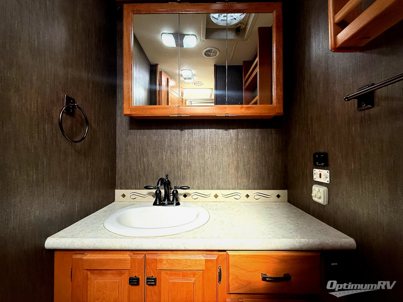 2013 Tiffin Allegro 32 CA Photo 16