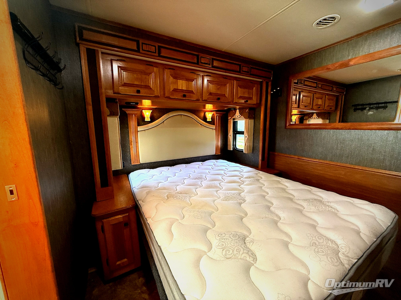 2013 Tiffin Allegro 32 CA Photo 19