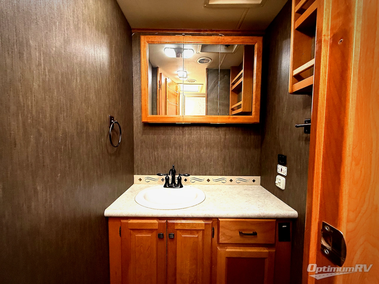 2013 Tiffin Allegro 32 CA Photo 23