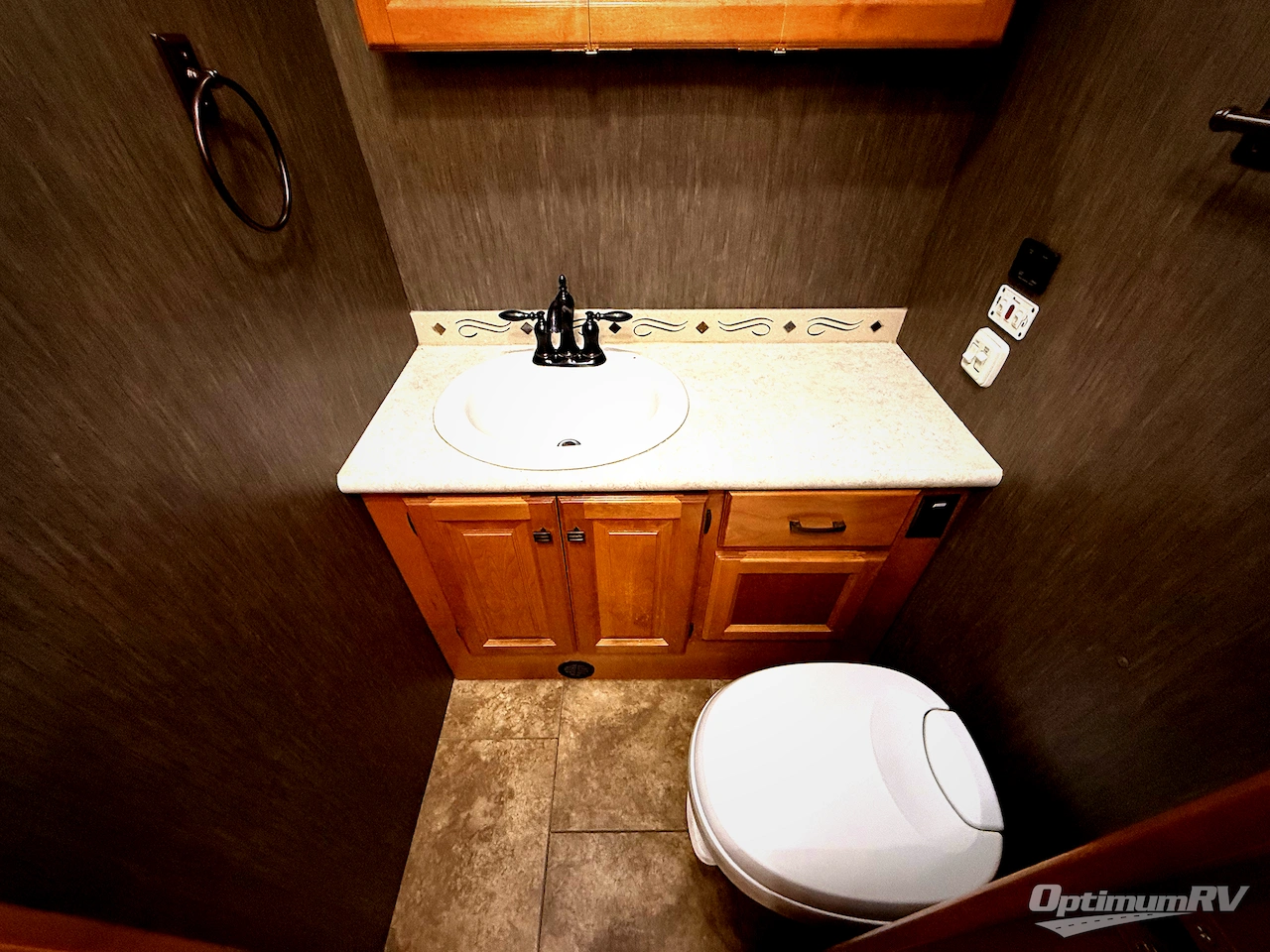 2013 Tiffin Allegro 32 CA Photo 24