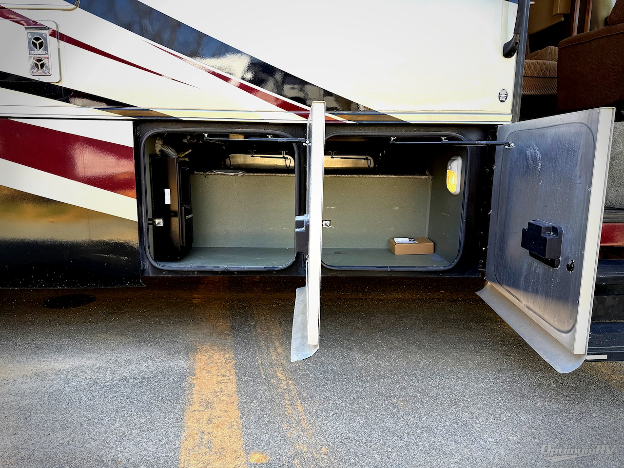 2013 Tiffin Allegro 32 CA Photo 31