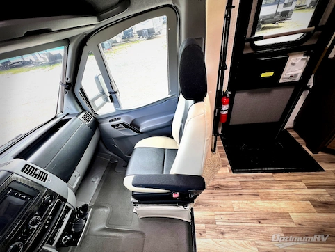 2017 Winnebago Navion 24G RV Photo 2