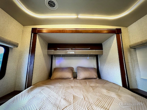 2017 Winnebago Navion 24G RV Photo 4