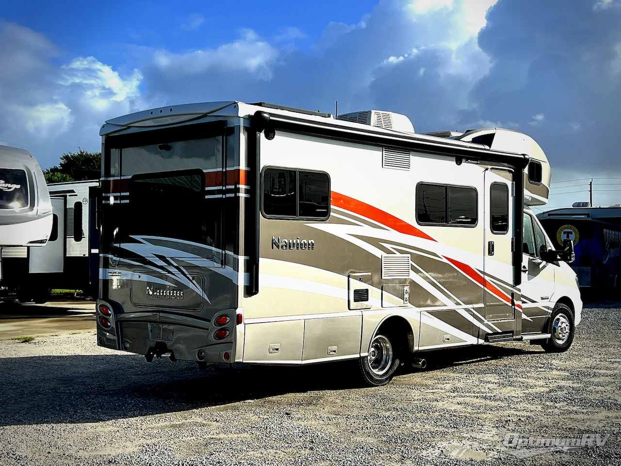 2017 Winnebago Navion 24G Photo 2