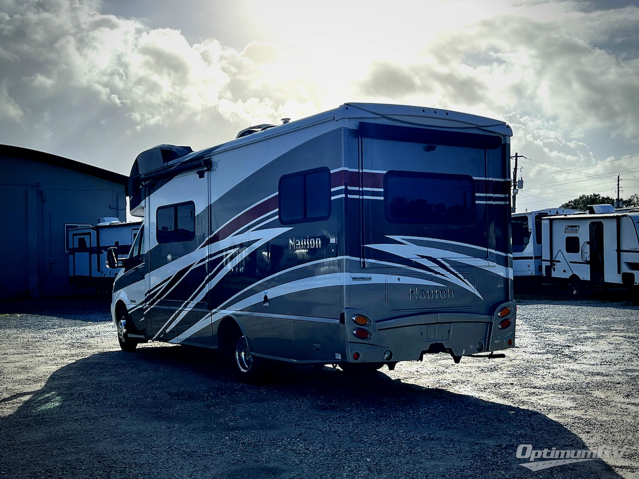 2017 Winnebago Navion 24G Photo 3