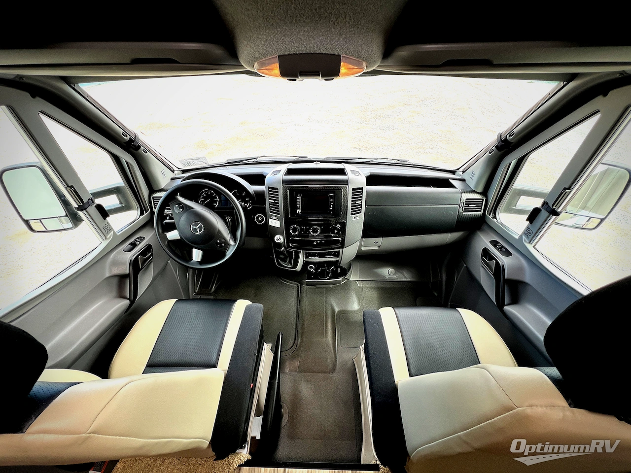 2017 Winnebago Navion 24G Photo 7