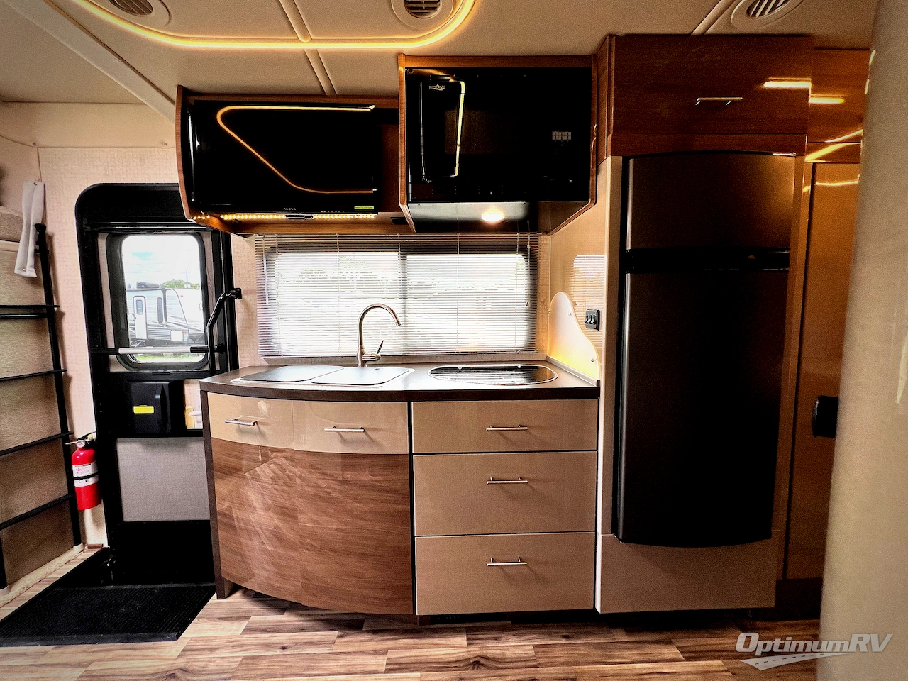 2017 Winnebago Navion 24G Photo 12