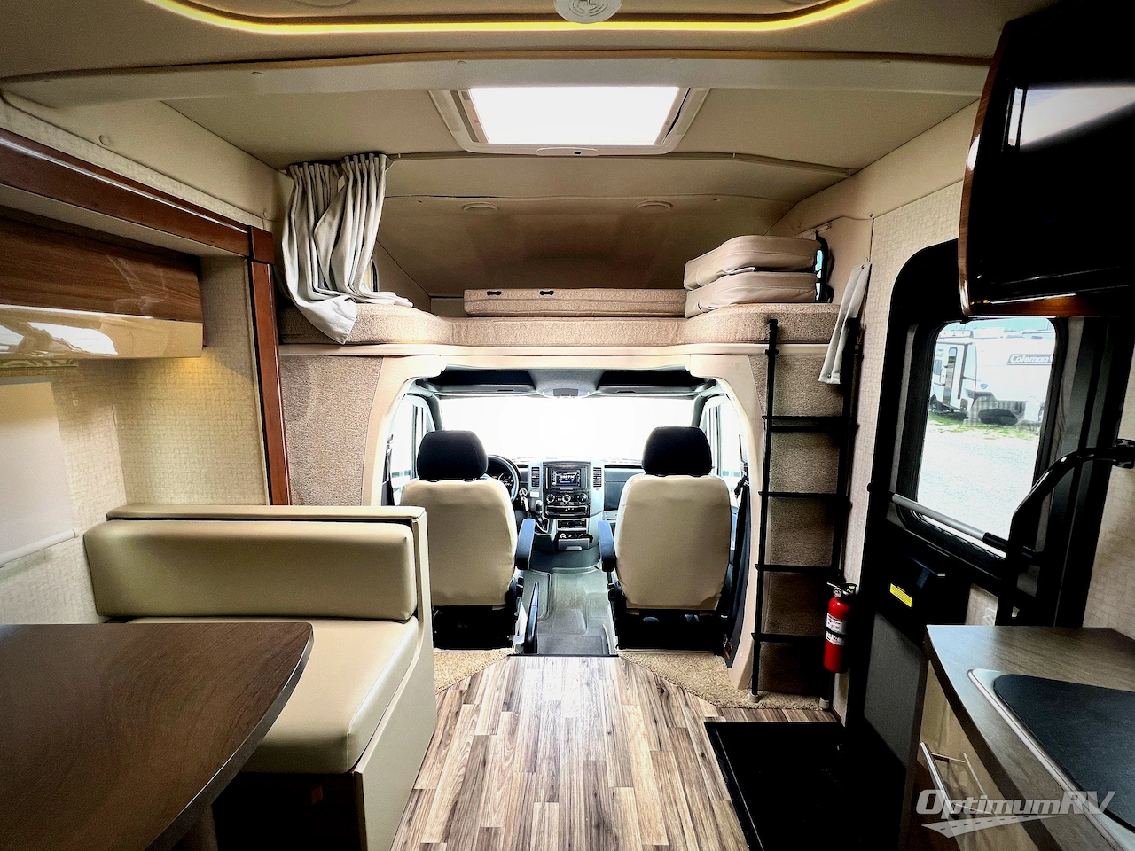 2017 Winnebago Navion 24G Photo 5
