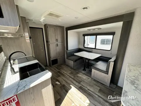 2021 Dutchmen Coleman Lantern Series 300TQ RV Photo 2