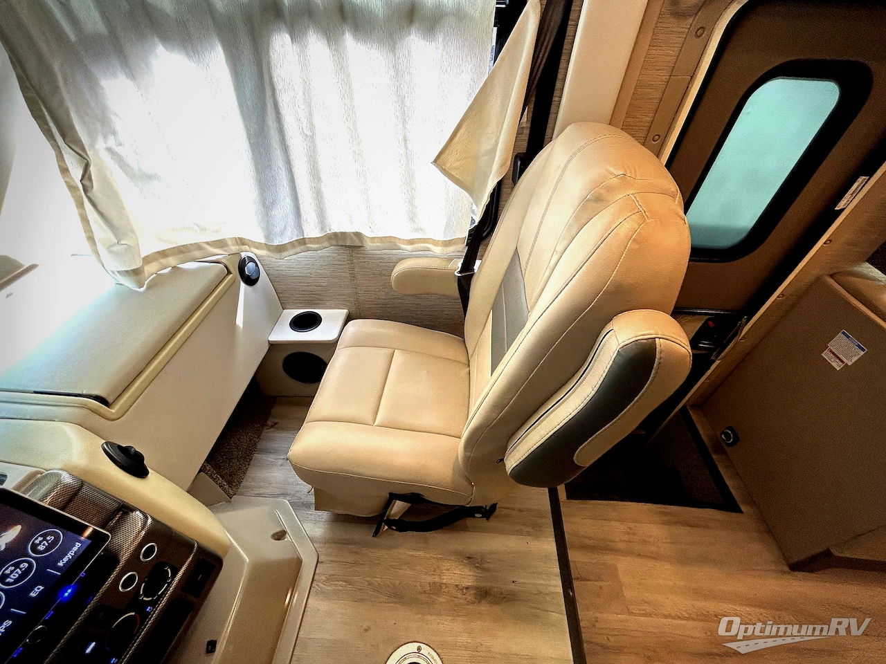2023 Thor Axis 24.3 Photo 8