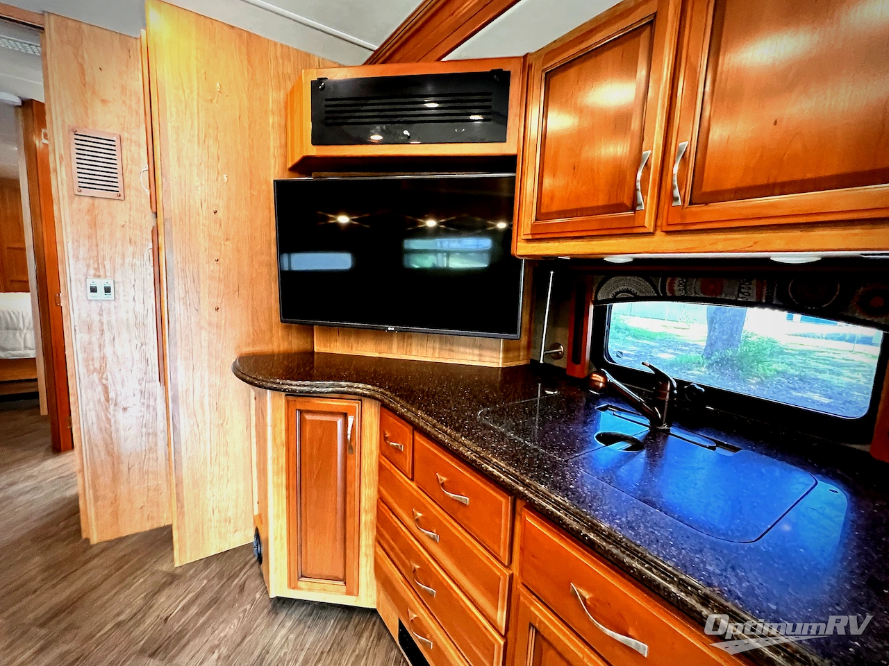 2016 Fleetwood Pace Arrow LXE 38B Photo 9