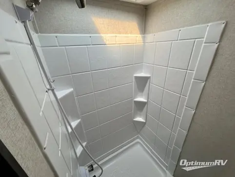 2020 Coachmen Clipper Ultra-Lite 17FQS RV Photo 4
