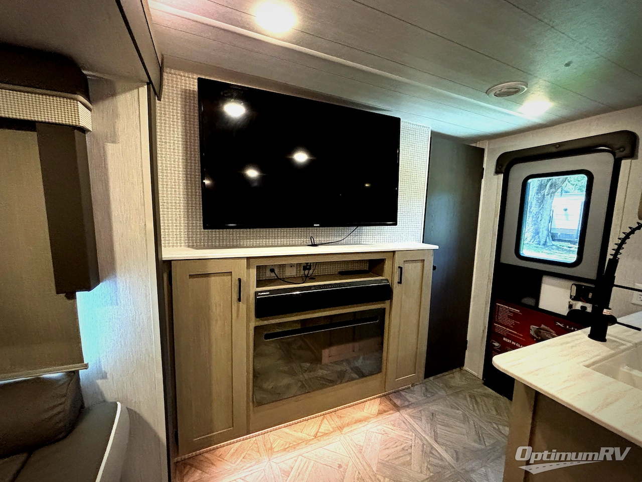 2024 Forest River Wildwood X-Lite 273QBXL Photo 9