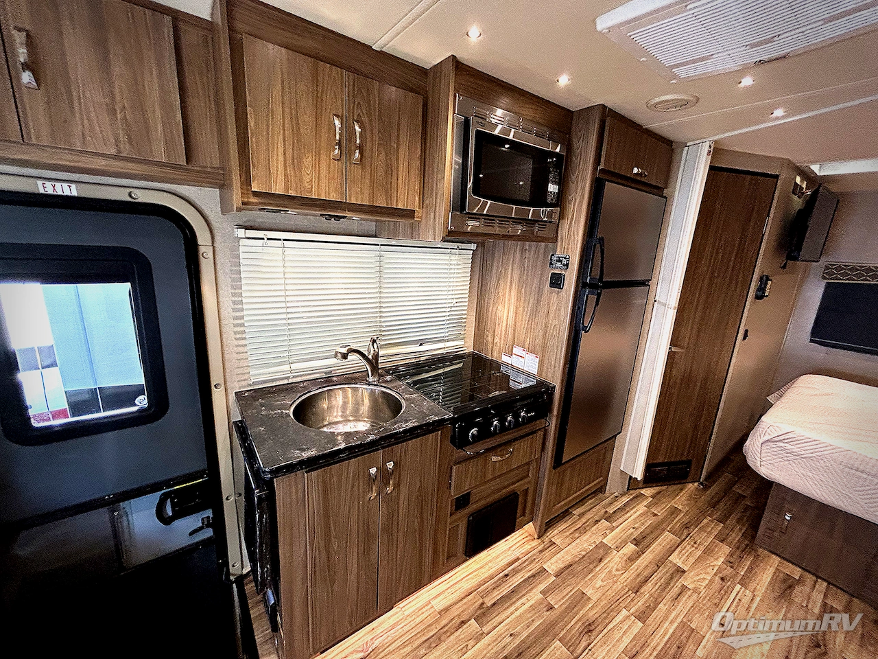 2018 Dynamax isata 3 24FW Photo 9