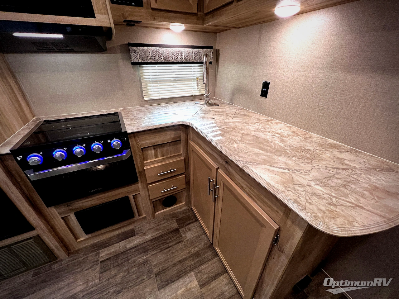 2021 Coachmen Catalina Legacy 323BHDSCK Photo 11