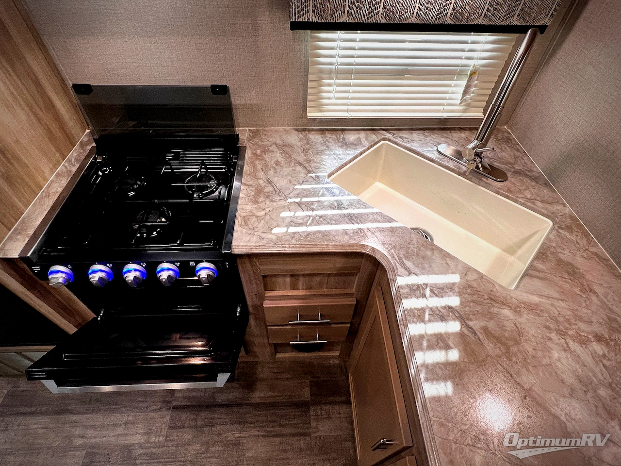 2021 Coachmen Catalina Legacy 323BHDSCK Photo 12