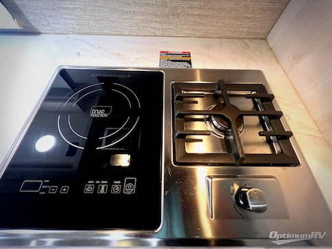 2020 Winnebago Adventurer 36Z RV Photo 3