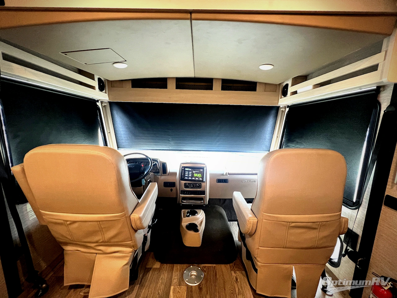 2020 Winnebago Adventurer 36Z Photo 4