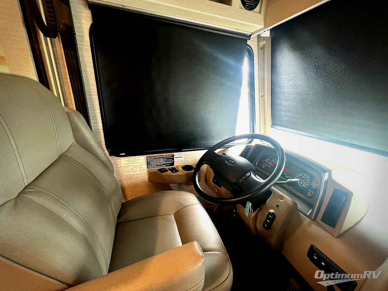 2020 Winnebago Adventurer 36Z Photo 5