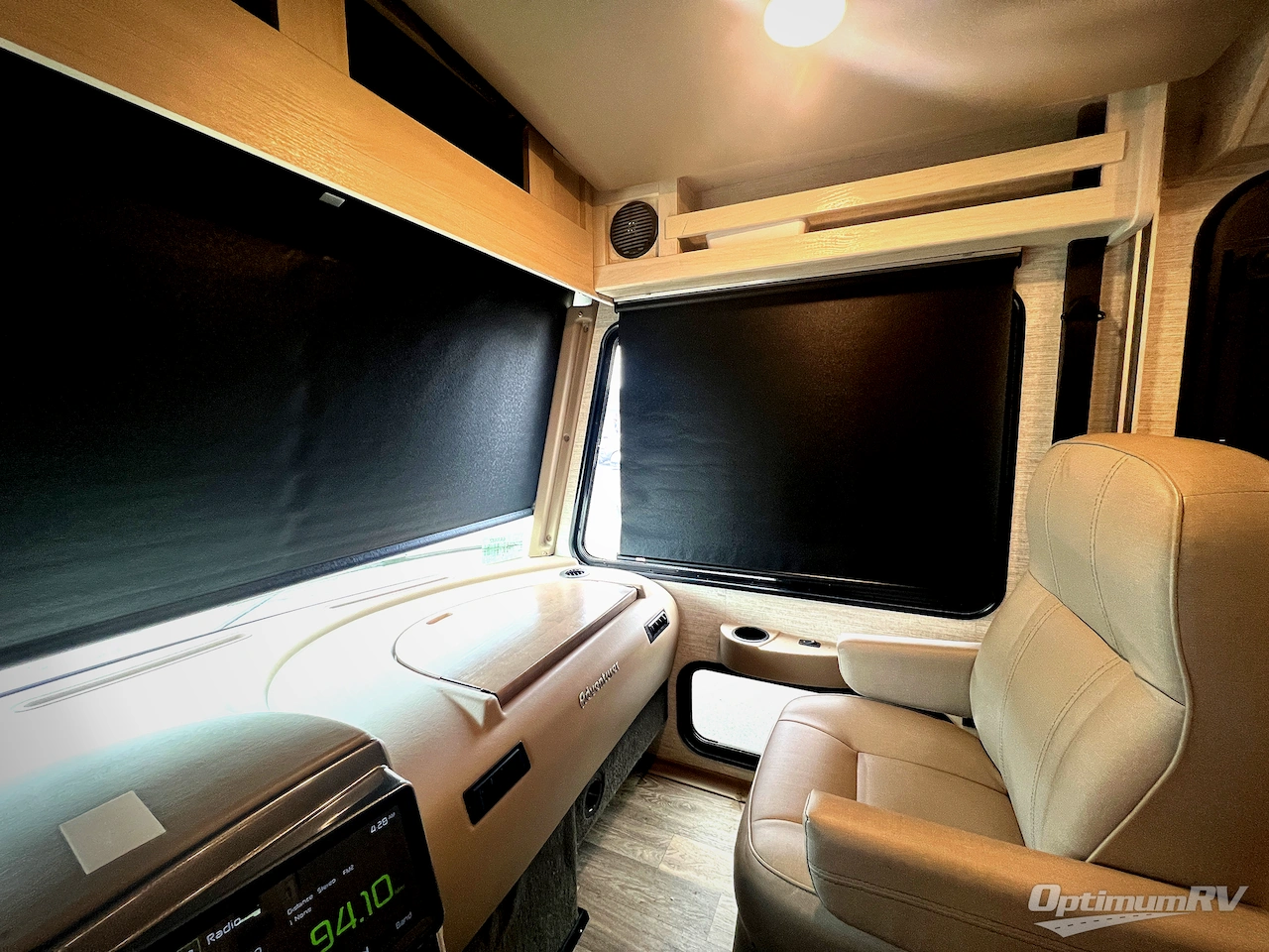 2020 Winnebago Adventurer 36Z Photo 6