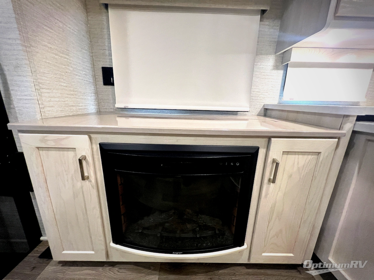 2020 Winnebago Adventurer 36Z Photo 11