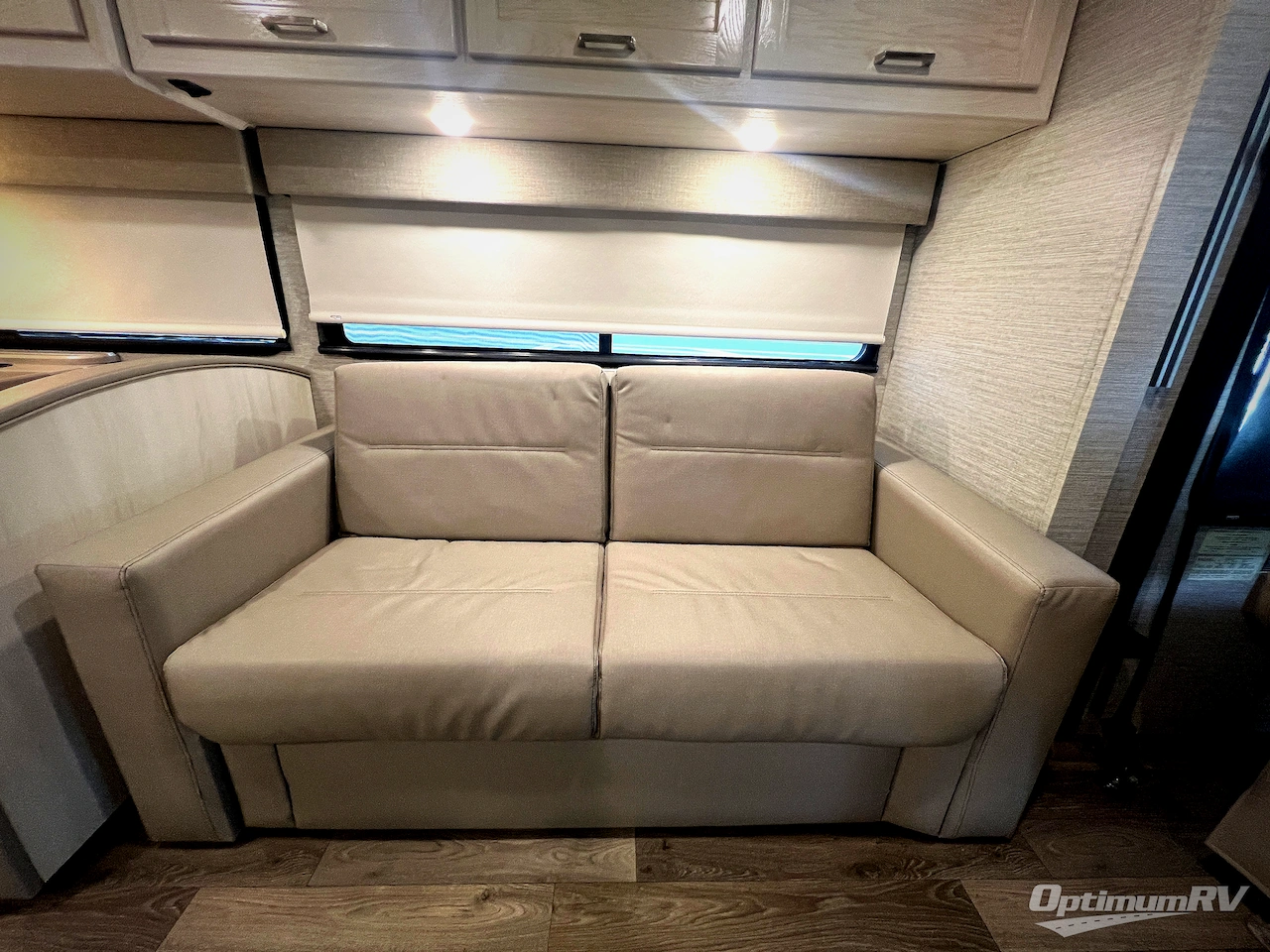 2020 Winnebago Adventurer 36Z Photo 14