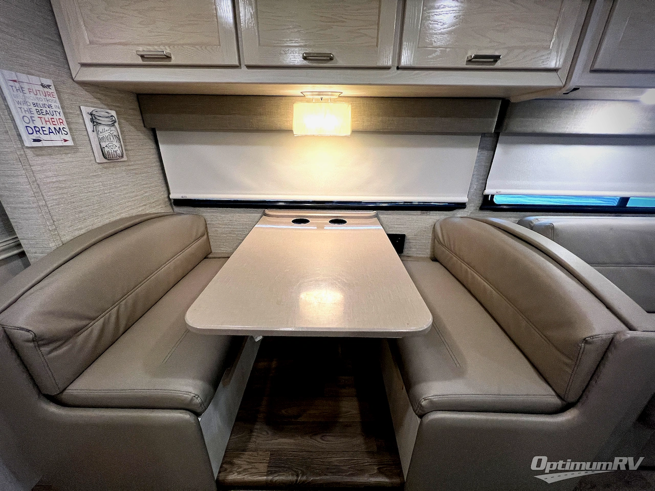 2020 Winnebago Adventurer 36Z Photo 15